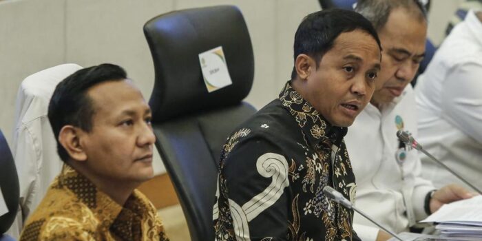 Berita Menhut Segel 4 Penguasa Lahan Diduga Picu Banjir Bandang Sumatra Berita Menhut Segel 4 Penguasa Lahan Diduga Picu Banjir Bandang Sumatra