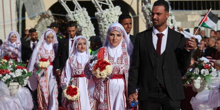 Berita Ribuan Warga Gaza Rayakan Pernikahan Massal di Khan Younis