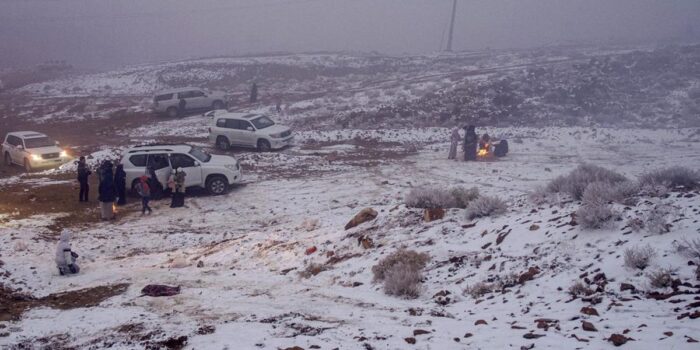 Berita Arab Saudi Kembali Diselimuti Salju Tebal