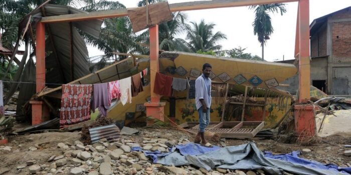 Berita Mendikdasmen Salurkan Rp32 Miliar ke Guru Terdampak Bencana Sumatra