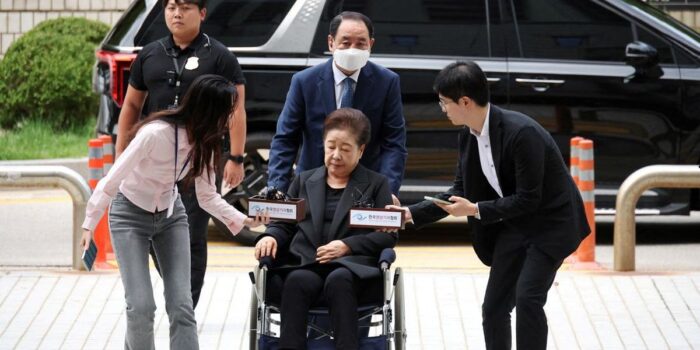 Berita Pemimpin Gereja Unifikasi Korsel Disidang atas Kasus Suap Ibu Negara