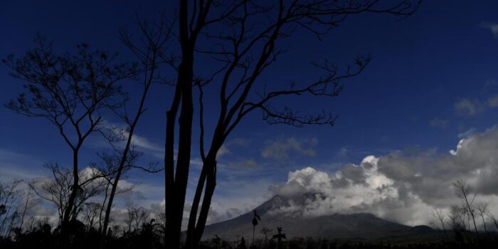 Berita Gunung Semeru Kembali Erupsi, Letusan Capai Ketinggian 900 Meter