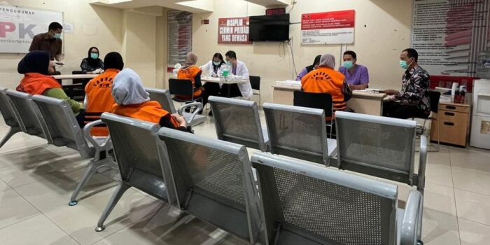 Berita Jelang Akhir Tahun, 73 Tahanan Rutan KPK Jalani Tes Urine