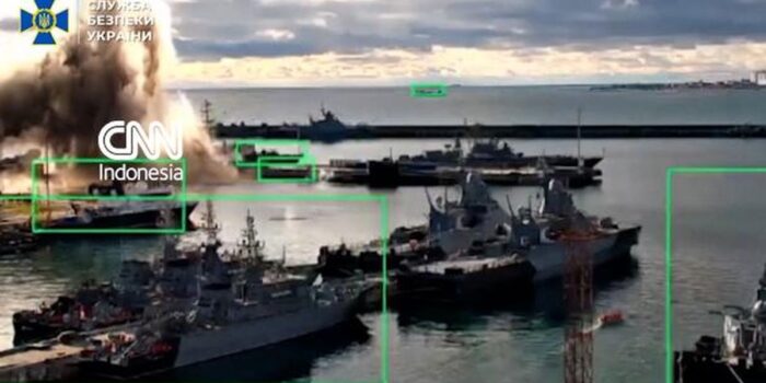 Berita Penampakan Kapal Selam Rusia Meledak Dihantam Drone Laut Ukraina Berita Penampakan Kapal Selam Rusia Meledak Dihantam Drone Laut Ukraina