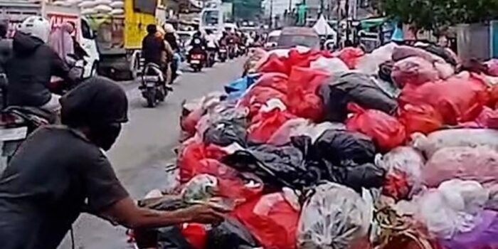 Berita Bau dan Pemandangan Tumpukan Sampah di Tangsel Berita Bau dan Pemandangan Tumpukan Sampah di Tangsel