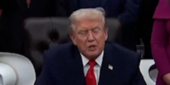 Berita Trump Respons Foto-foto Circle Epstein yang Dirilis Partai Demokrat Berita Trump Respons Foto-foto Circle Epstein yang Dirilis Partai Demokrat