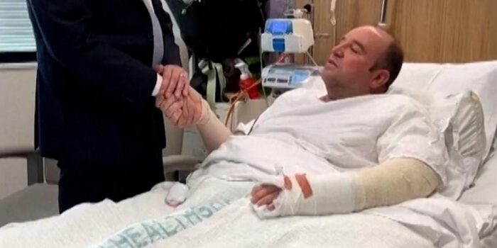 Berita Momen PM Australia Albanese Jenguk Ahmed Pahlawan Penembakan Sydney