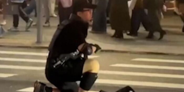 Berita Detik-detik Teror Pria dengan Pisau di Pusat Kota Taipei, 3 Tewas Berita Detik-detik Teror Pria dengan Pisau di Pusat Kota Taipei, 3 Tewas