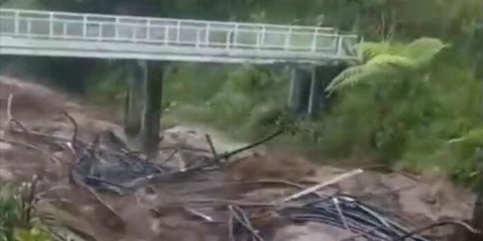 Berita Penampakan Banjir Bandang Terjang Kawasan Wisata Guci Tegal