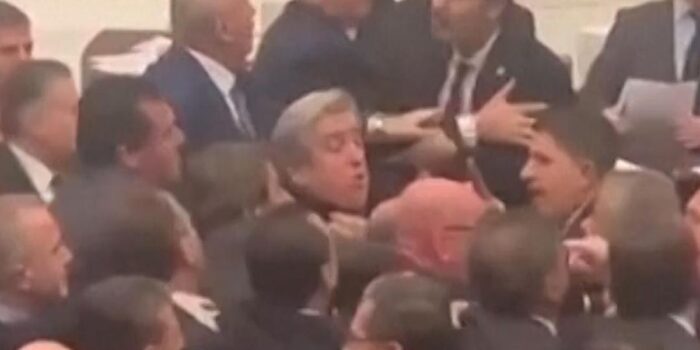 Berita Chaos Rapat Parlemen Turki Baku Hantam saat Bahas Anggaran