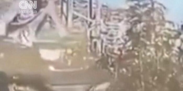 Berita Militer Israel Tabrak Warga Palestina yang Sedang Salat