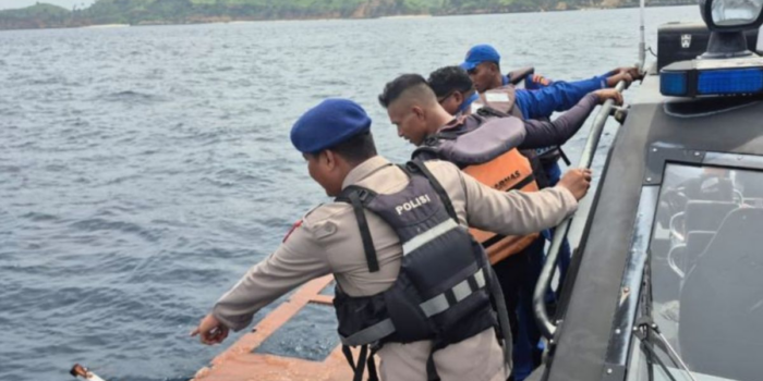 Berita Kapal Dihantam Ombak Tinggi, 4 WN Spanyol Hilang di Labuan Bajo