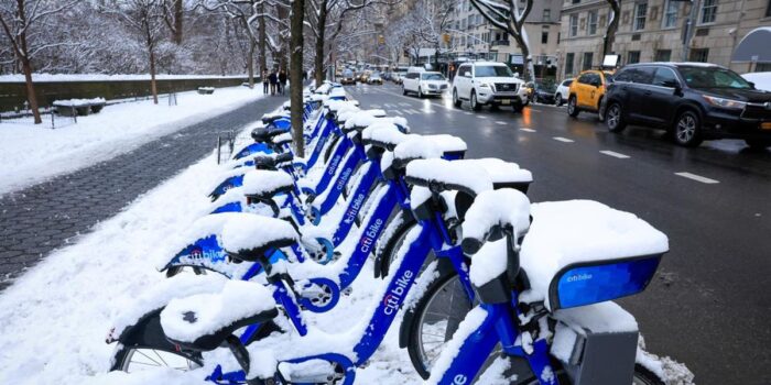 Berita AS Diterjang Badai Salju hingga Angin Kencang Imbas Cuaca Ekstrem