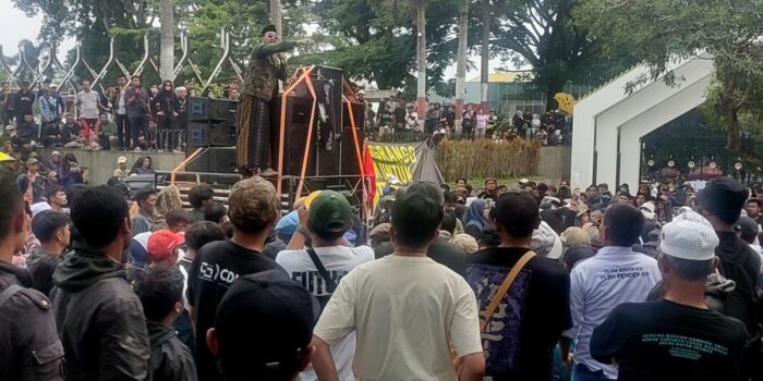 Berita Tolak Geothermal, Ratusan Warga Gede-Pangrango Demo Bupati Cianjur