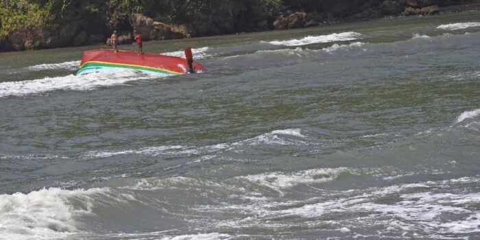 Berita Pencarian 16 Penumpang Perahu Terbalik di Serui Papua Dihentikan
