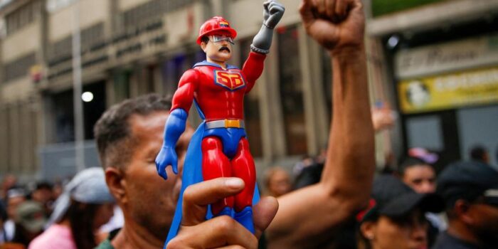 Berita Aksi Pedemo Protes Pendukung Maduro di Caracas