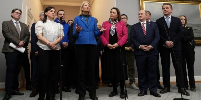 Berita Ke Denmark & Beri Dukungan Greenland, Anggota Kongres AS Lawan Trump?