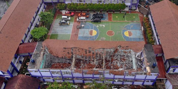 Berita Atap SMAN 2 Gunungputri Bogor Ambruk Saat Hujan Deras