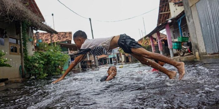 Berita Tanggul Sungai Bremi Jebol Picu Banjir di Pekalongan