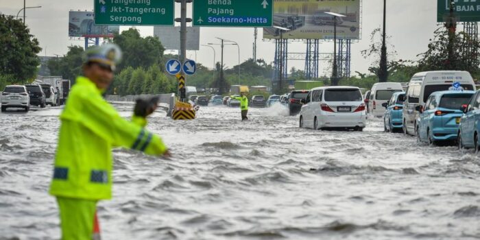 Berita Tol Arah Bandara Soetta Masih Tergenang, Diimbau Jalur Alternatif