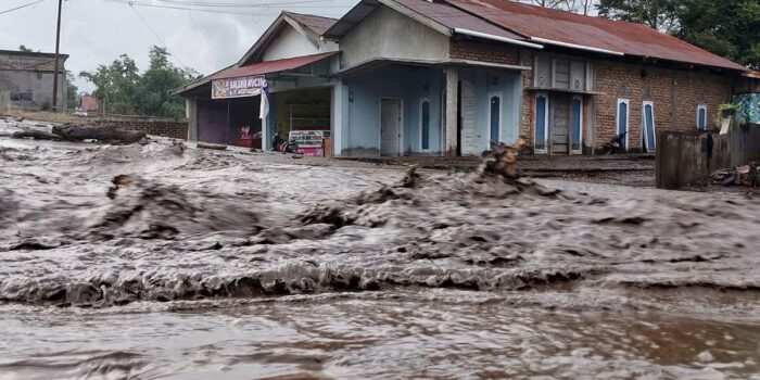 Berita Hujan Deras Lumajang Picu Banjir Lahar Semeru, Warga Diimbau Waspada