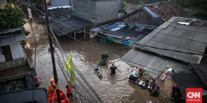 Berita Cerita Lansia Perabot Rumah Habis Disapu Banjir 2 Meter di Pejaten Berita Cerita Lansia Perabot Rumah Habis Disapu Banjir 2 Meter di Pejaten