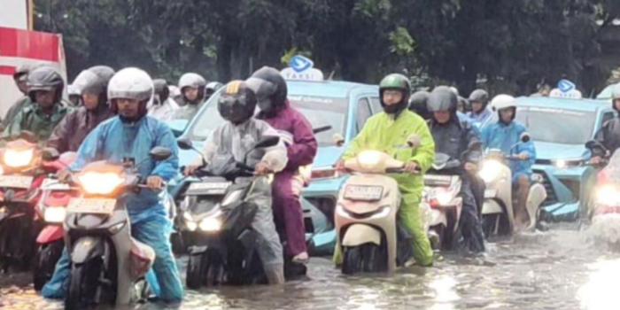 Berita Macet Mengular di DI Panjaitan, Lumpuh di Daan Mogot