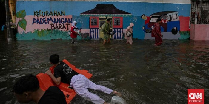 Berita 28 RT dan 6 Ruas Jalan di Jakarta Masih Terendam Banjir Pagi Ini