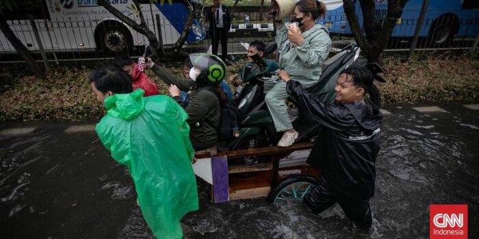 Berita Banjir Jakarta Meluas Malam Ini, Rendam 132 RT dan 22 Jalan Berita Banjir Jakarta Meluas Malam Ini, Rendam 132 RT dan 22 Jalan
