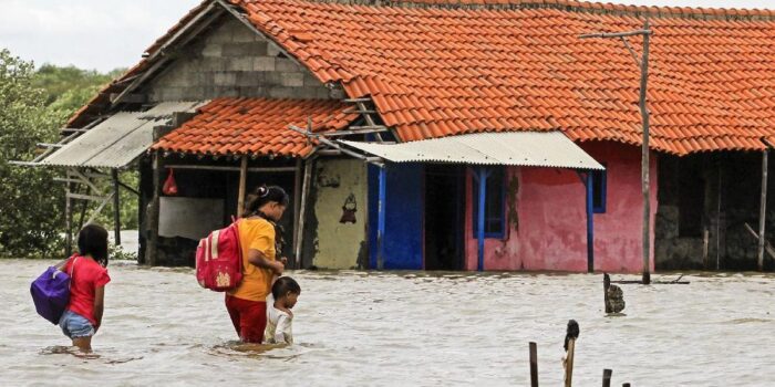 Berita Banjir Rendam Ratusan Rumah Warga di Patrol Indramayu Berita Banjir Rendam Ratusan Rumah Warga di Patrol Indramayu