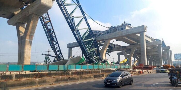 Berita Crane Lagi-lagi Jatuh di Thailand, Tewaskan 2 Orang