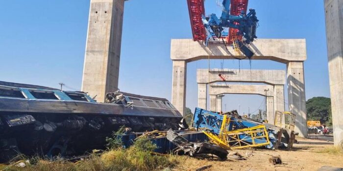 Berita Warga Beber Detik-detik Crane Timpa Kereta Thailand Tewaskan 22 Orang Berita Warga Beber Detik-detik Crane Timpa Kereta Thailand Tewaskan 22 Orang
