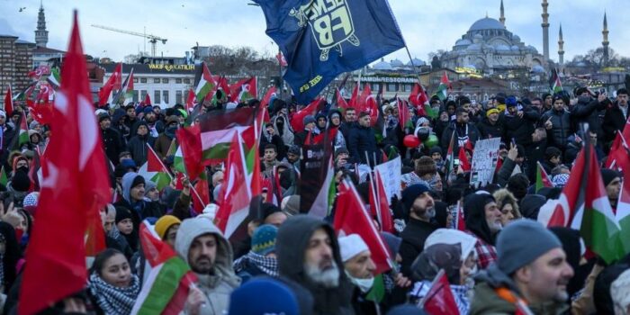 Berita Setengah Juta Warga Turki Buka Tahun 2026 dengan Demo Bela Palestina