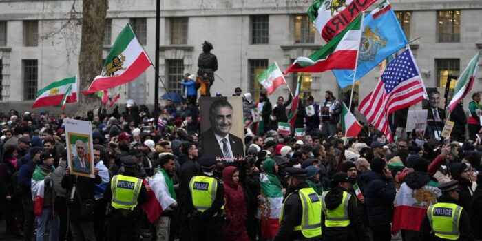 Berita Demo di London, Paris, hingga Istanbul Dukung Aksi Protes Iran Berita Demo di London, Paris, hingga Istanbul Dukung Aksi Protes Iran