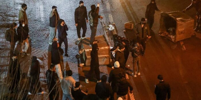 Berita Demo Memanas, Iran Klaim Sita Senjata-Peledak AS di Rumah-rumah Warga