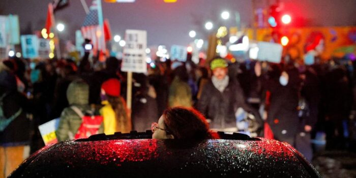 Berita Hakim AS Perintahkan Aparat Tak Ganggu Demonstrasi di Minnesota