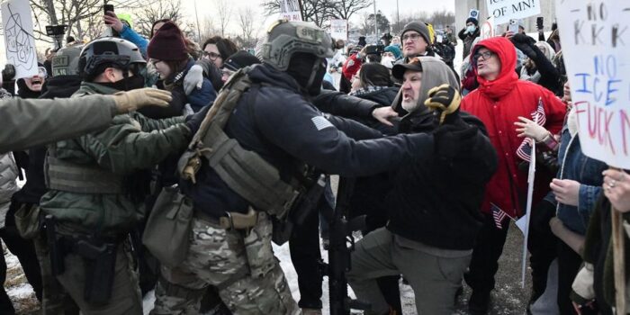 Berita Protes Warga AS usai Ibu 3 Anak Ditembak Mati Petugas ICE