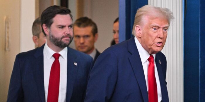 Berita Trump Ancam Kenaikan Tarif ke Negara yang Melawannya soal Greenland