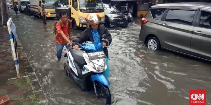 Berita Warga Mulai Mengungsi, Ketinggian hingga 1 Meter