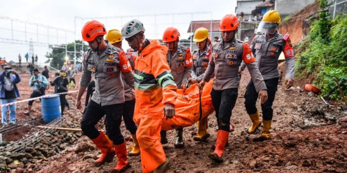 Berita Evakuasi Jenazah Korban Longsor di Jatinangor