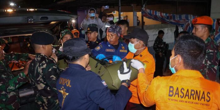 Berita Jenazah Deden Maulana Korban Pesawat ATR Diserahkan ke Keluarga