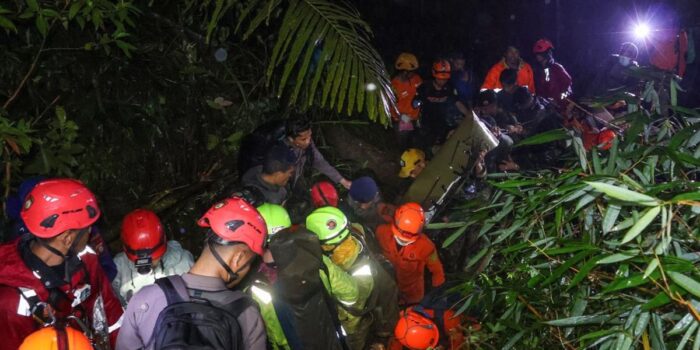 Berita Tim SAR Temukan Korban Ketiga Pesawat Jatuh di Bulusaraung