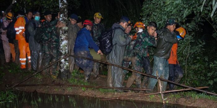 Berita Tim SAR Temukan Potongan Tubuh Diduga Korban Pesawat ATR Jatuh