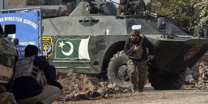 Berita 10 Polisi dan 37 Militan Tewas dalam Serangan di Pakistan