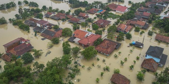 Berita Banjir Meluas, Pemda Karawang Imbau Warga Tinggal Dekat Kali Mengungsi