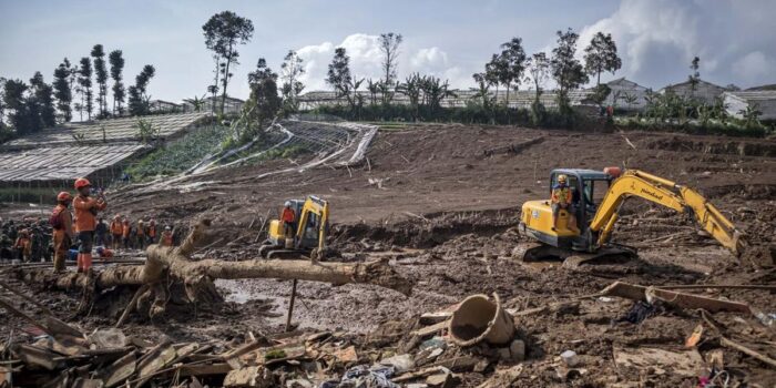 Berita Pemprov Jabar Buat Tim Investigasi Kerusakan Alam soal Longsor Cisarua