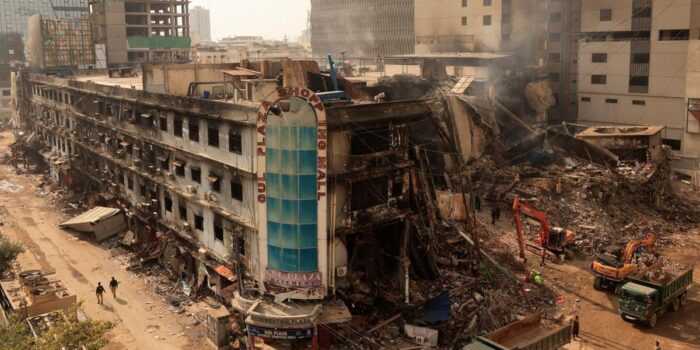 Berita Penampakan Mal di Pakistan Kebakaran Tewaskan 67 Orang