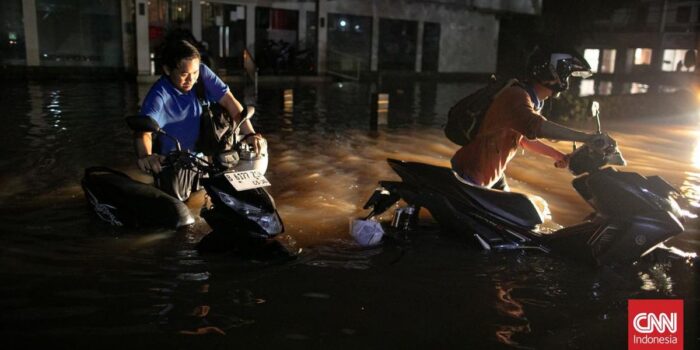 Berita Banjir Masih Rendam 5 RT di Jakarta Sabtu Malam, Ratusan Mengungsi