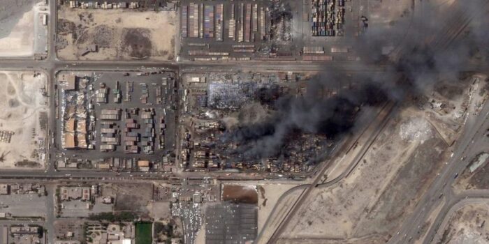 Berita Ledakan di Pelabuhan Iran Tewaskan 1 Orang dan 14 Luka-luka Berita Ledakan di Pelabuhan Iran Tewaskan 1 Orang dan 14 Luka-luka