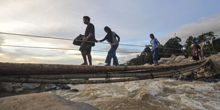 Berita Jembatan Darurat di Probolinggo Kembali Putus Diterjang Banjir